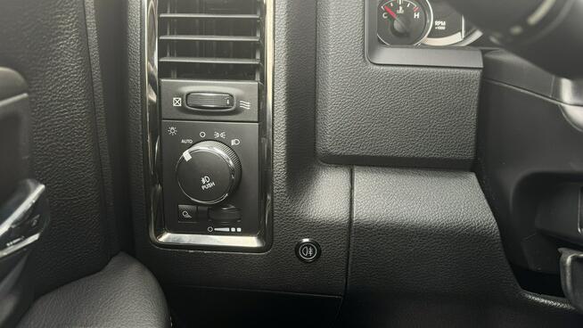 RAM Sport 5.7HEMI Kamera cofania Podgrz. fotele+kierownica Wentyle