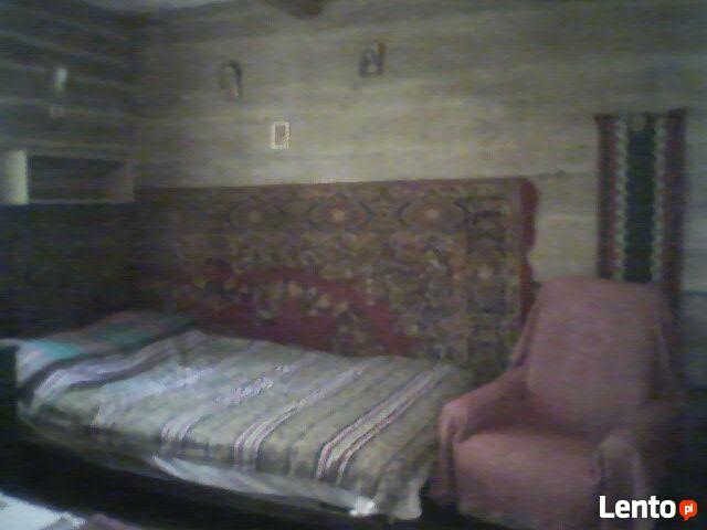 Stary domek w pieknym miejscu na lato