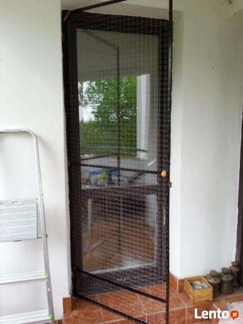 Montaż siatki zabezpieczającej dla kota