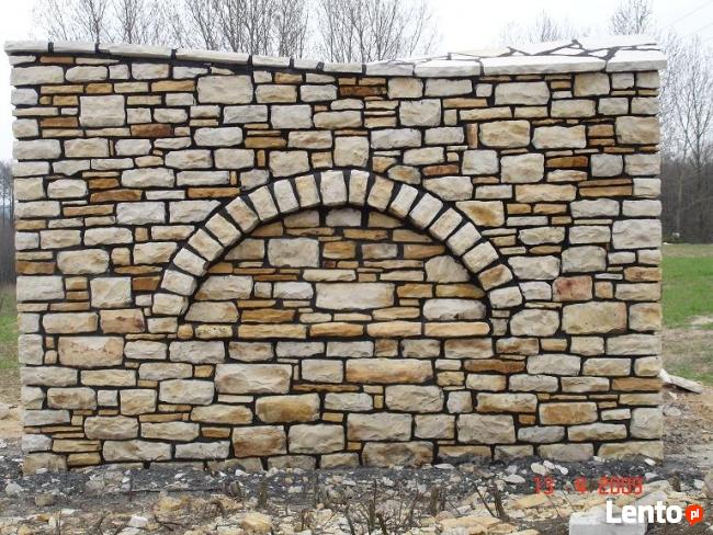 elewacja z kamienia, ogrodzenie z piaskowca,kamieniarstwo