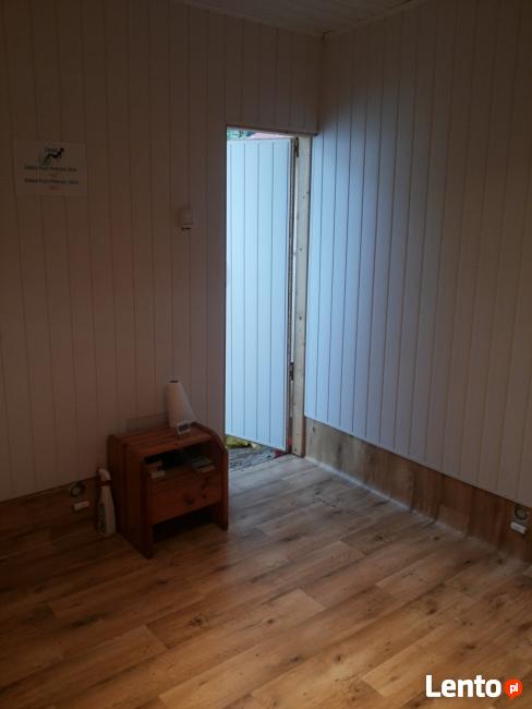 Pawilon handlowy, pawilon usługowy, budka, kiosk.