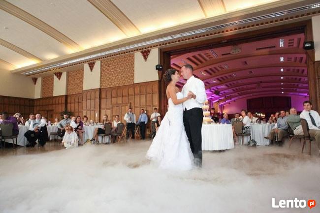 Wytwornica ciężkiego dymu, taniec w chmurach na weselu