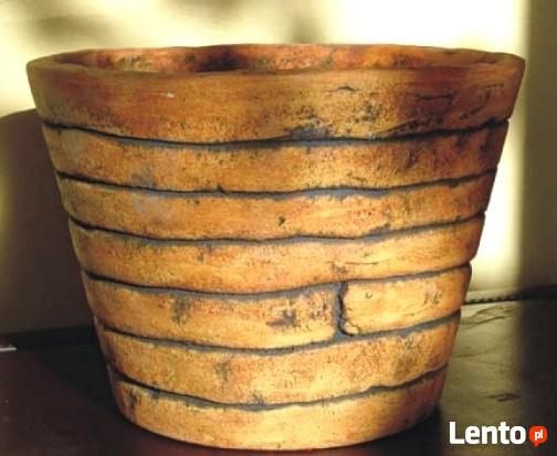 Donice i kule ceramiczne, mrozoodporne w stojakach od kowala