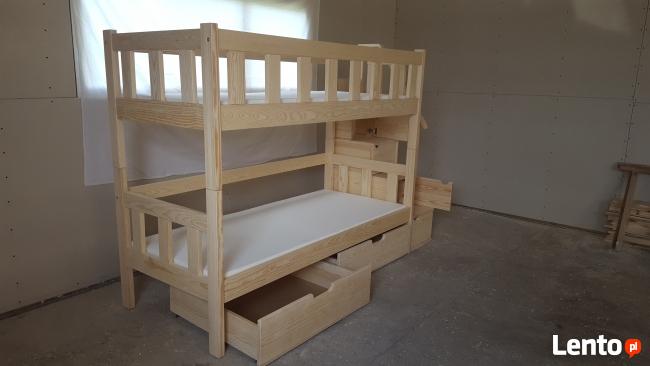 łóżko piętrowe ze schodkami
