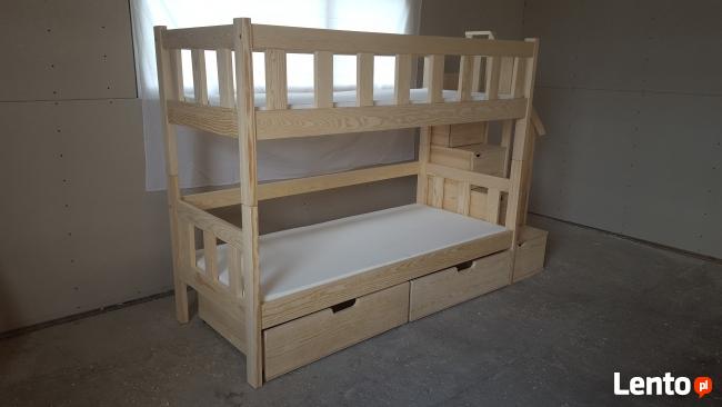 łóżko piętrowe ze schodkami
