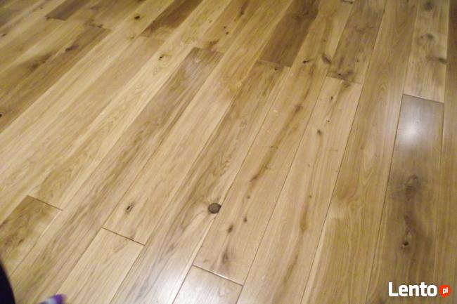 Schody i podłogi z drewna.