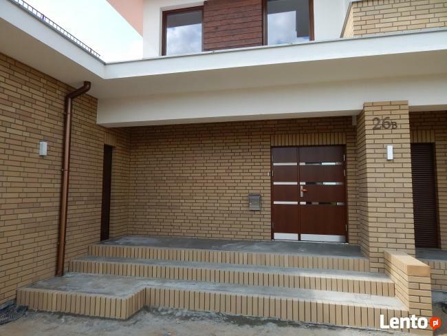 Schody z kamienia i klinkieru