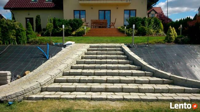 Schody z kamienia i klinkieru