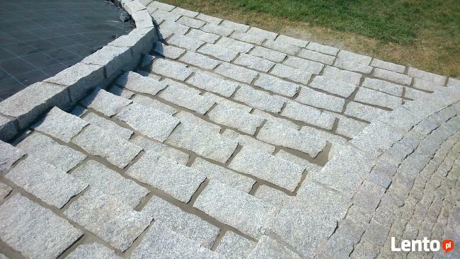 Schody z kamienia i klinkieru