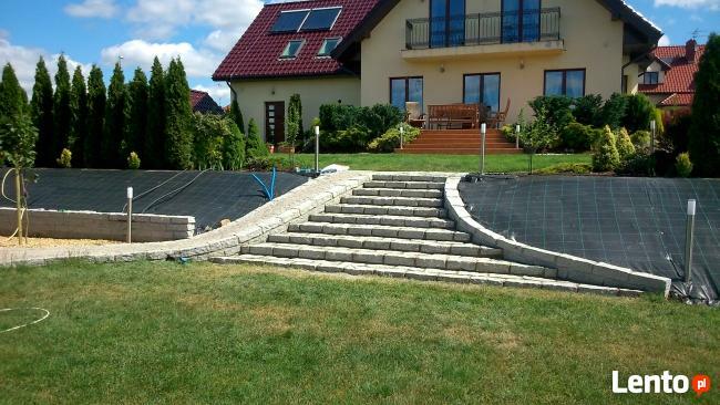 Schody z kamienia i klinkieru