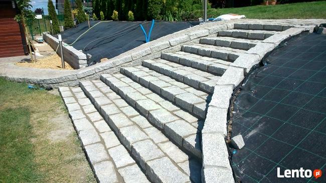 Schody z kamienia i klinkieru