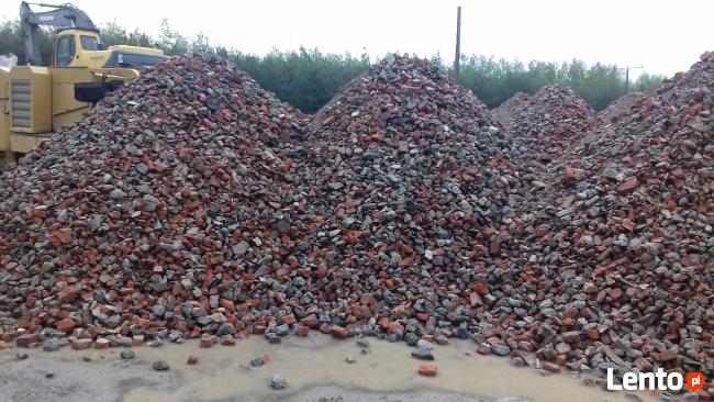 Ziemia ogrodowa i piasek budowlany