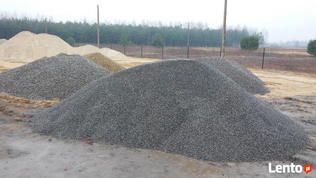 Ziemia ogrodowa i piasek budowlany