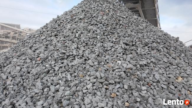 Ziemia ogrodowa i piasek budowlany