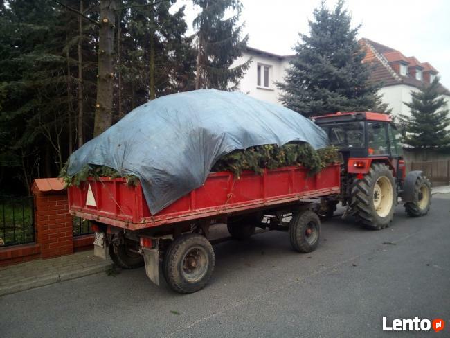 Transport ciągnikiem rolniczym z przyczepą
