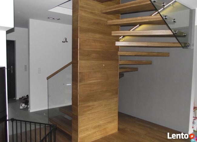 Schody i podłogi z drewna. LEGAR
