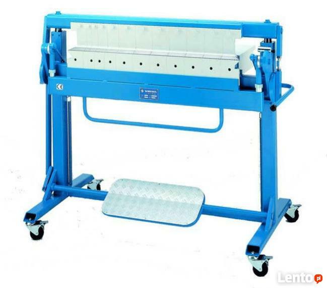 Obróbki blacharskie, parapety, czapy kominowe.