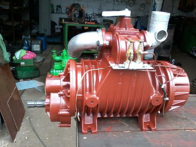 Beczkowóz.Naprawa pomp.