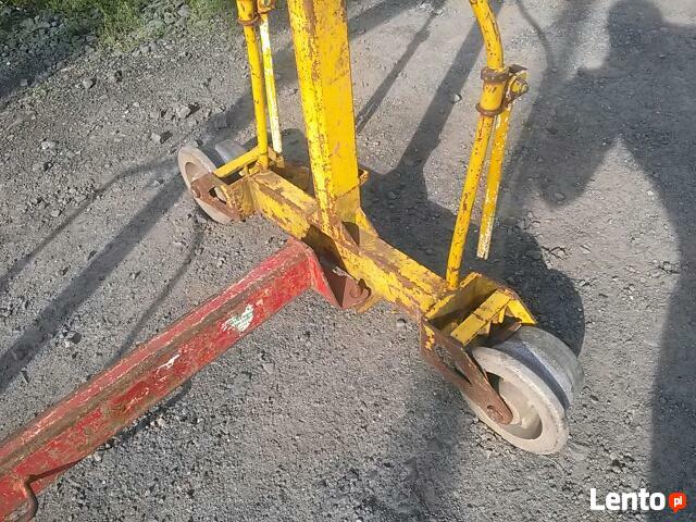 Suwnica na tory kolejowe.