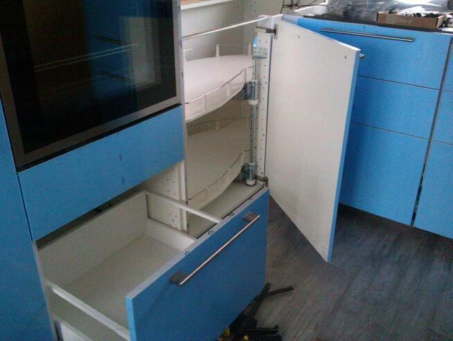 Skręcanie mebli biurowych, regałów,faktury.