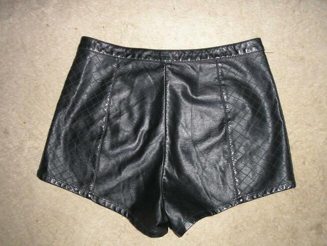 spodenki eco skóra wysoki stan Dvided 40, koszulka