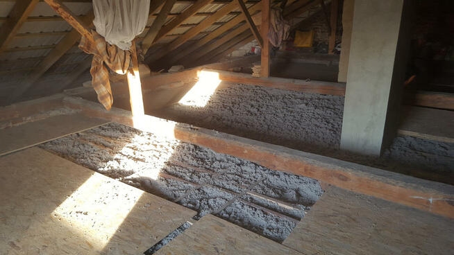 Termowizja zimno na poddaszu Wdmuchiwanie celulozy naprawa