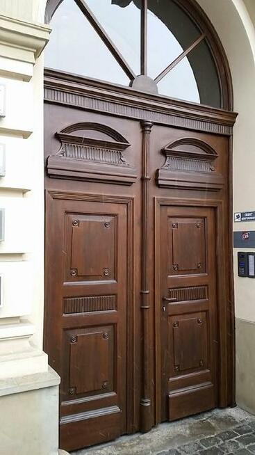 renowacja stolarki, drewnianych drzwi okien bram schodów