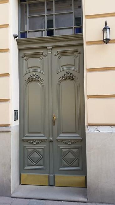 renowacja stolarki, drewnianych drzwi okien bram schodów