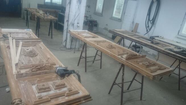 renowacja stolarki, drewnianych drzwi okien bram schodów