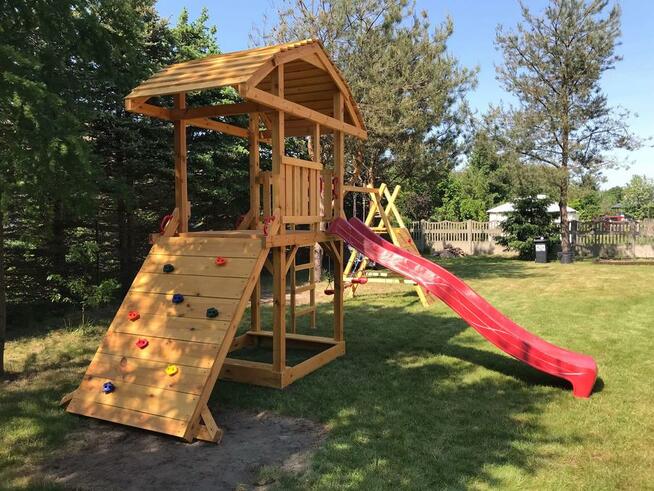 Płac zabaw dla dzieci z domkiem