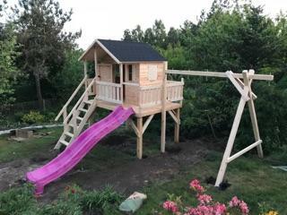 Płac zabaw dla dzieci z domkiem