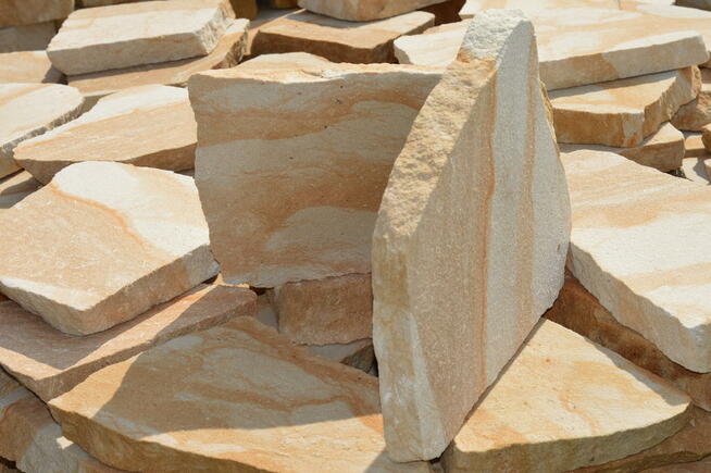 KAMIEŃ NA ŚCIEŻKI