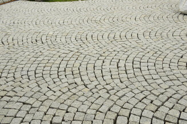 KOSTKA GRANITOWA 9X11 CIĘTA