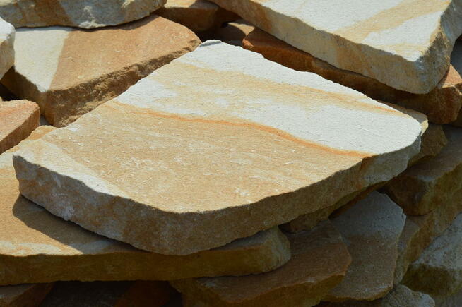 KAMIEŃ NA ŚCIEŻKI