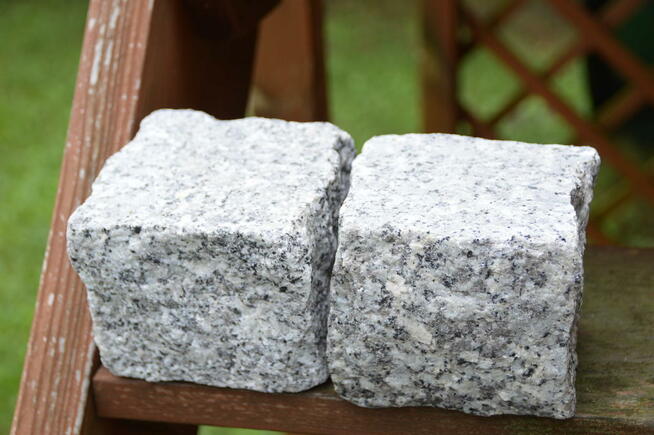 KOSTKA GRANITOWA 9X11 CIĘTA