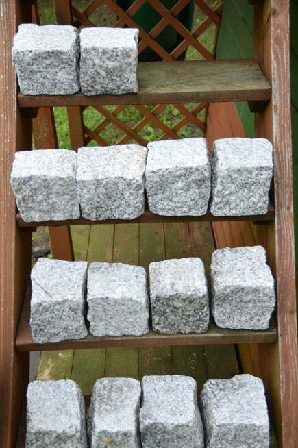 KOSTKA GRANITOWA 9X11 CIĘTA