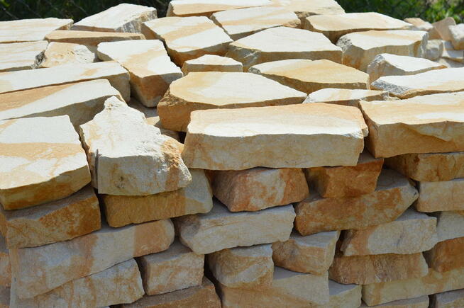 KAMIEŃ NA ŚCIEŻKI