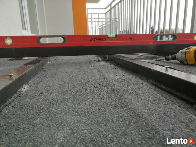 Montaż deski tarasowej na balkonie