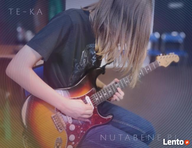 Nauka gry na gitarze, ukulele i keyboardzie.