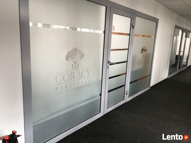 Foliowanie szyb, witryn szklanych, balkonów, reklamowe i in.