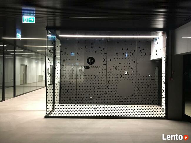 Foliowanie szyb, witryn szklanych, balkonów, reklamowe i in.