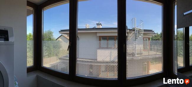 Foliowanie szyb, witryn szklanych, balkonów, reklamowe i in.