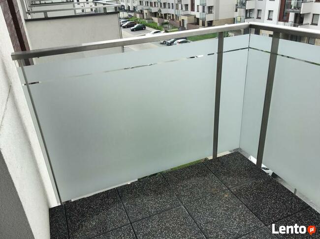 Foliowanie szyb, witryn szklanych, balkonów, reklamowe i in.