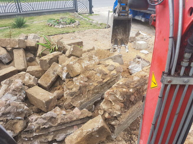 Usługi Minikoparka-Wywrotka do 3,5t - Przylacza wod-kan