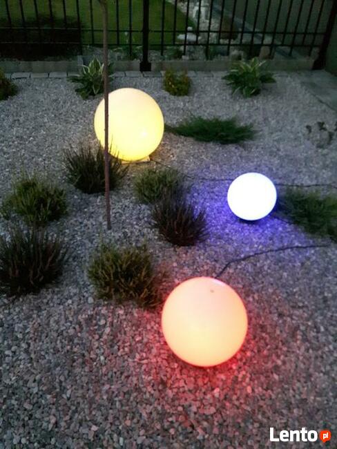 Mały zestaw kul ogrodowych świecących na kolorowo śr 20cm