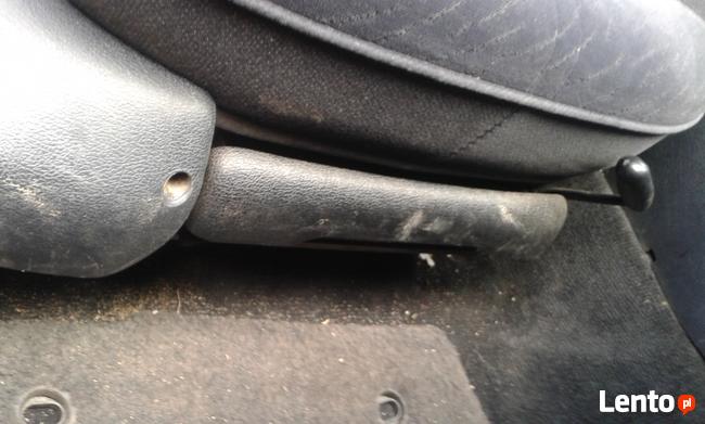 Skrytka pod siedzeniem przedmim pasarzera