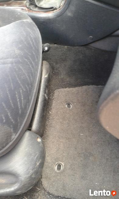 Skrytka pod siedzeniem przedmim pasarzera