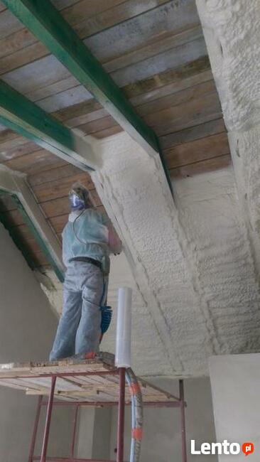 ocieplanie pianą ocieplenie pianką PUR izolacja natryskowa