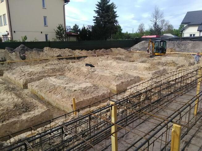 Minikoparka, Usługi minikoparką wykopy wiertnica , świder