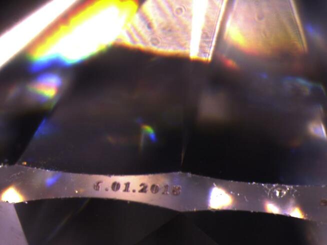 Diamenty własnej marki, brylanty z dedykacją, grawerowanie